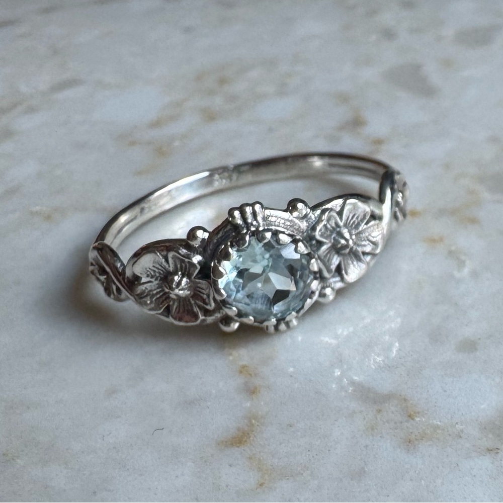 NWOT Sundance Flowers by the Sea Ring, Sky Blue Topaz, Sterling Silver